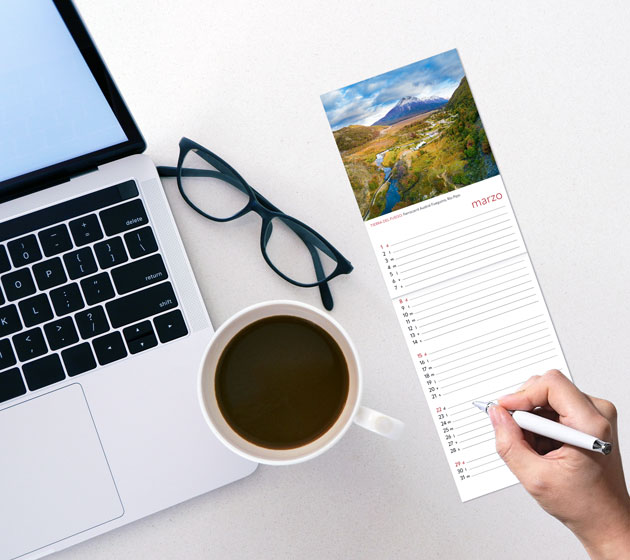 Calendario booklet corporativo 2026 personalizado con logo de empresa